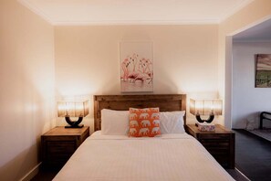 5 bedrooms, iron/ironing board, WiFi, bed sheets