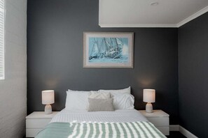 5 bedrooms, iron/ironing board, WiFi, bed sheets - Ruby SoHo Workshop Villa- Port Sorell (Latrobe)