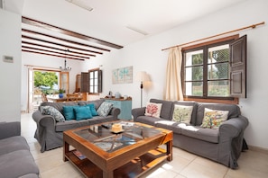 TV - CAN CABELLUT - Villa with private pool and mountain views - Free WiFi (Puigpunyent)