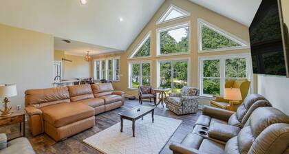 Lakefront Luxury - Beach, Dock, Deck @ Lake Anna