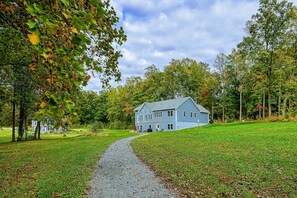 Exterior - Winding pathway through the manicured lawn leads to the blue-sided home nestled among mature hardwoods. - Lakefront Luxury - Beach, Dock, Deck @ Lake Anna (Mineral)