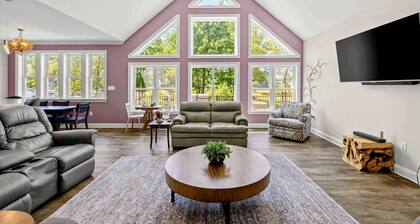 Lakefront Luxury - Beach, Dock, Deck @ Lake Anna
