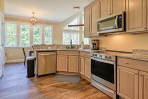 KĂŒhlschrank, Mikrowelle, Ofen, Herdplatte