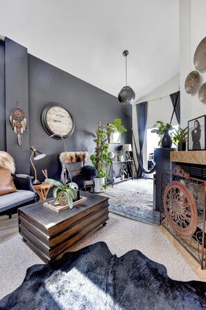 Interior - Bohome Reserve:  Chicago 4BR • Sauna • Chef's Kitchen • Outdoor Lounging (Chicago)