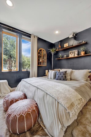 Iron/ironing board, WiFi, bed sheets - Bohome Reserve:  Chicago Wicker Park • Sauna • Chef's Kitchen • Outdoor Lounging (Chicago)