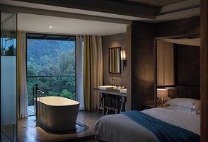 Signature Double Room, Hill View | Individually decorated, blackout drapes, soundproofing, free WiFi