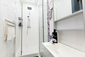 Apartment, City View | Bathroom - Modern 3BD Apartment with Wide Balcony (Gżira)