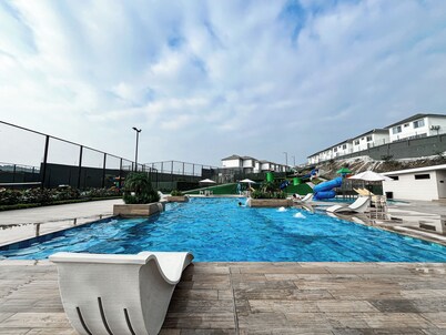 Ideal house for families, reunions! Swimming pools, games, courts!