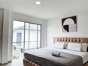 3 bedrooms, iron/ironing board, Internet, bed sheets