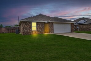 Exterior - Charming 3-bedroom house in gorgeous Altus with AC (Altus)