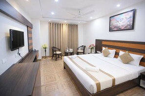 ملاءات للفراش لا تسبب الحساسية ومكتب وتجهيزات عازلة للصوت