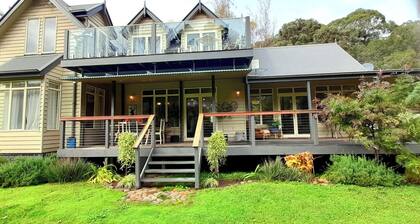 JAMIESON RIVERFRONT PROPERTY WITH FANTASIC OUTDOOR ENTERTAINMENT AREA