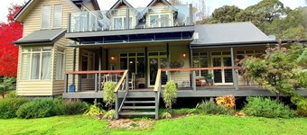JAMIESON RIVERFRONT PROPERTY WITH FANTASIC OUTDOOR ENTERTAINMENT AREA
