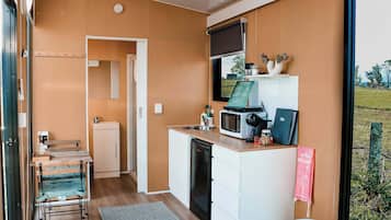 Fridge, microwave, stovetop, electric kettle
