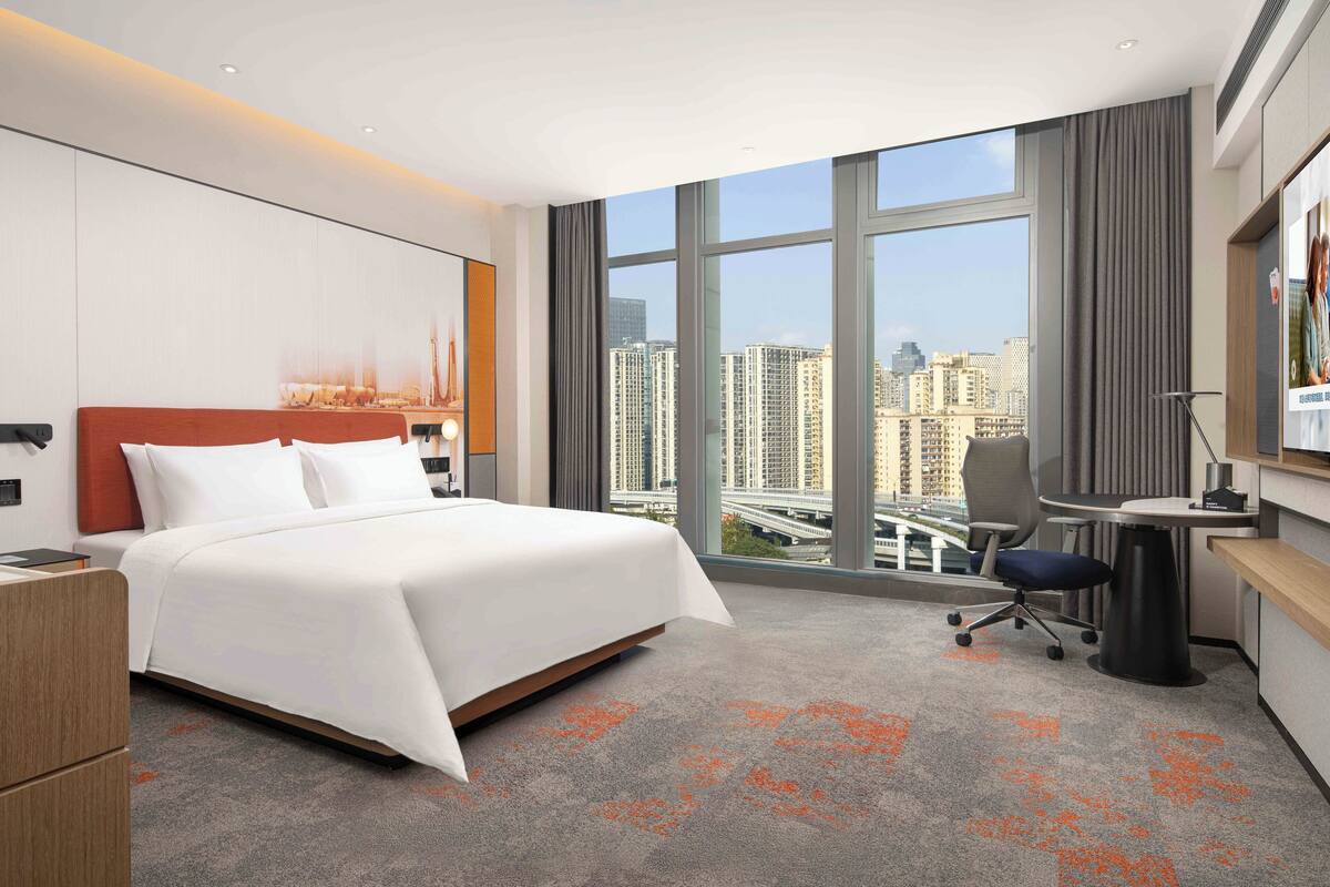 Business-Einzelzimmer, Stadtblick | Schreibtisch, laptopgeeigneter Arbeitsplatz, Verdunkelungsvorhänge