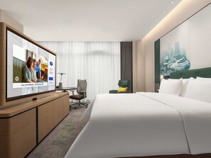 Signature Suite, City View | Meja, ruang kerja komputer riba, langsir/tirai gelap terus, kalis bunyi 
