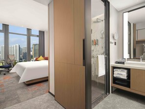 Habitación individual Confort, vistas a la ciudad | Escritorio, espacio para trabajar con un portátil, cortinas opacas