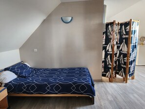 2 Schlafzimmer, Schreibtisch, Bügeleisen/Bügelbrett, kostenloses WLAN