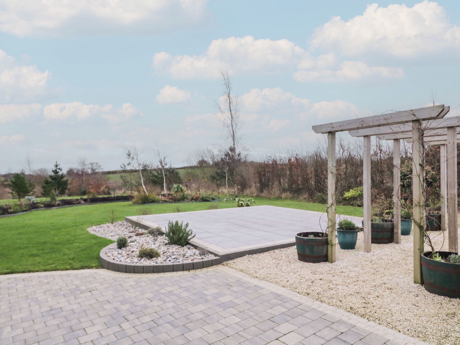 المنطقة المحيطة بالمنشأة