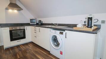 Cookware/dishes/utensils