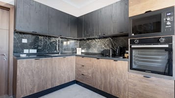 Penthouse, Stadtblick | Eigene Küche