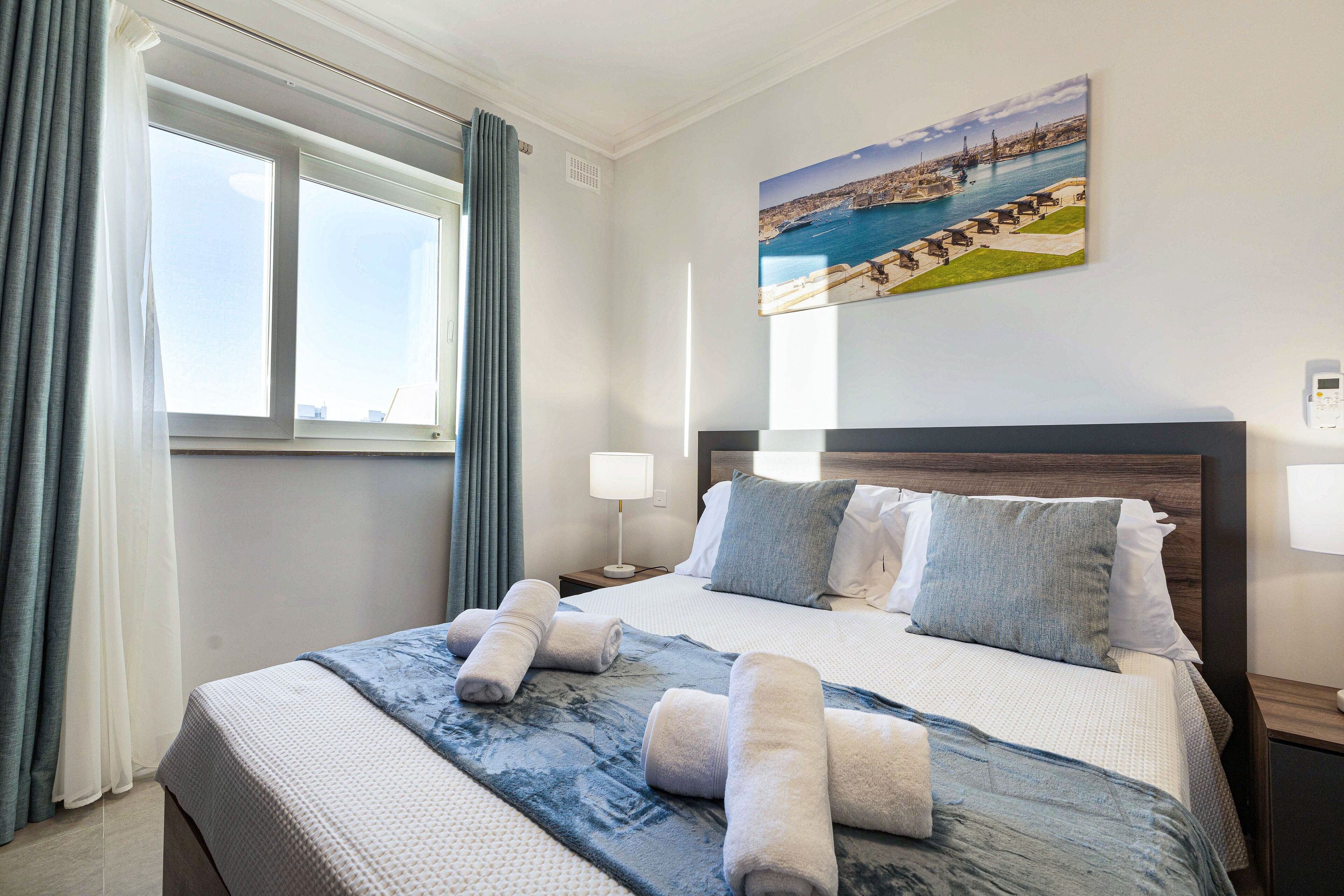 Cobertura, vista para a cidade | Cortinas blackout, ferros/tábuas de passar roupa, Wi-Fi de cortesia