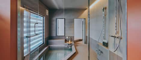 Villa, non-fumeur | Salle de bain | Séchoir à cheveux, pantoufles, bidet, plancher chauffant (salle de bain)
