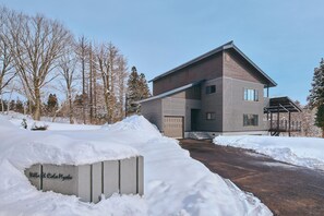 Front of property - Villa El Cielo Myoko (Myoko)