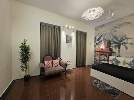 1 bedroom, free WiFi, bed sheets. Studio Apartment 102 In Malabar Hill By Florastay