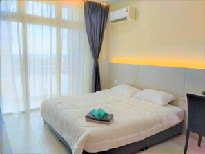 Travel crib, free WiFi, bed sheets