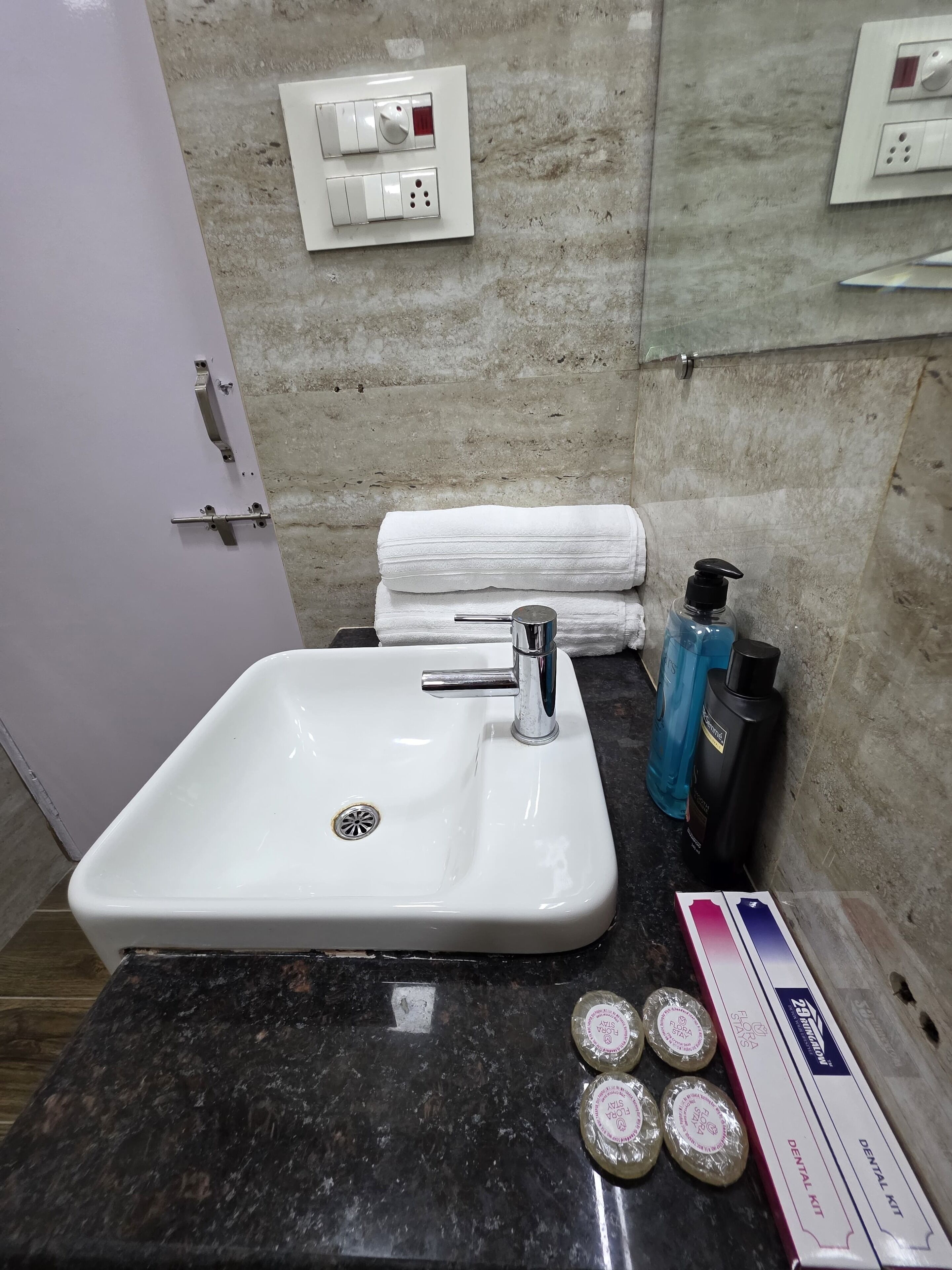 Dusche, Handtücher, Seife, Toilettenpapier