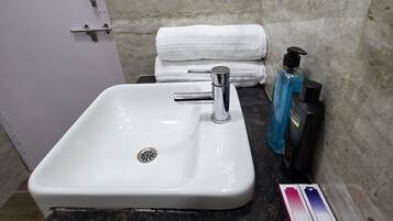 Dusche, Handtücher, Seife, Toilettenpapier