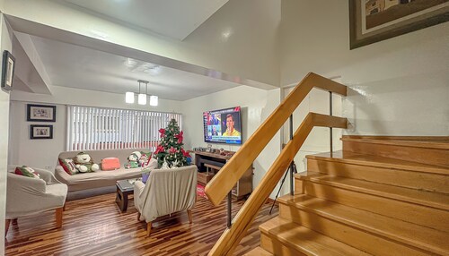 Duplex of 03 spacious rooms with living room, dining room and kitchen in California.