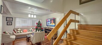 Duplex of 03 spacious rooms with living room, dining room and kitchen in California.