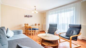 Fernseher, DVD-Player, Stereoanlage