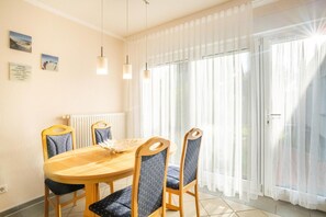 Dining - Cozy 2-Room Apartment on Usedom Island, Ground Floor, Perfect for 2 to 4 Guests (Pudagla)