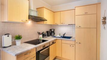 Frigorífic, forn, placa de cuina i rentaplats