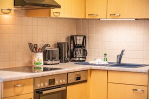 Kühlschrank, Ofen, Herdplatte, Geschirrspüler