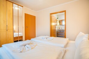 WiFi, bed sheets, wheelchair access