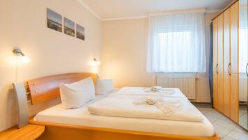 WiFi, bed sheets, wheelchair access