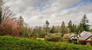 Property grounds - Beautiful 2 Bedroom Apartment in Malvern (Malvern)