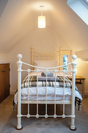 Iron/ironing board, free WiFi - Beautiful 2 Bedroom Apartment in Malvern (Malvern)