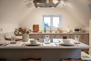 Private kitchen - Beautiful 2 Bedroom Apartment in Malvern (Malvern)