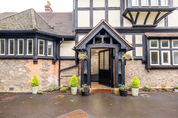 Exterior detail - Beautiful 2 Bedroom Apartment in Malvern (Malvern)