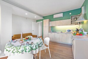 Family Apartment, 1 Bedroom, Balcony, Mountainside (Appartamento Girasole) | Private kitchen - Appartamento Girasole (Turin)