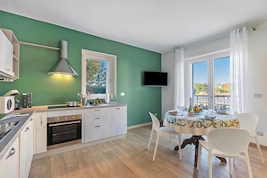 Family Apartment, Multiple Bedrooms, Mountainside (Appartamento Girasole) | Private kitchen | Fridge, microwave, oven, stovetop - Appartamento Girasole (Turin)