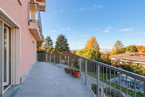 Apartamento família, vários quartos, ao lado da montanha (Appartamento Girasole) | Sacada