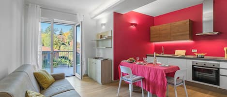 Family Apartment, Multiple Bedrooms, Mountainside (Appartamento Ciclamino) | Dining room