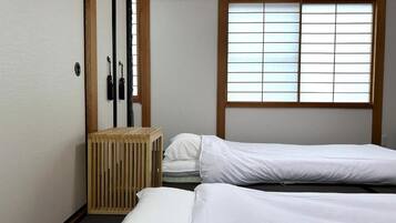 Blackout curtains, free WiFi