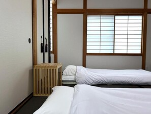 Blackout curtains, free WiFi - Hook House Stay (Kanazawa)